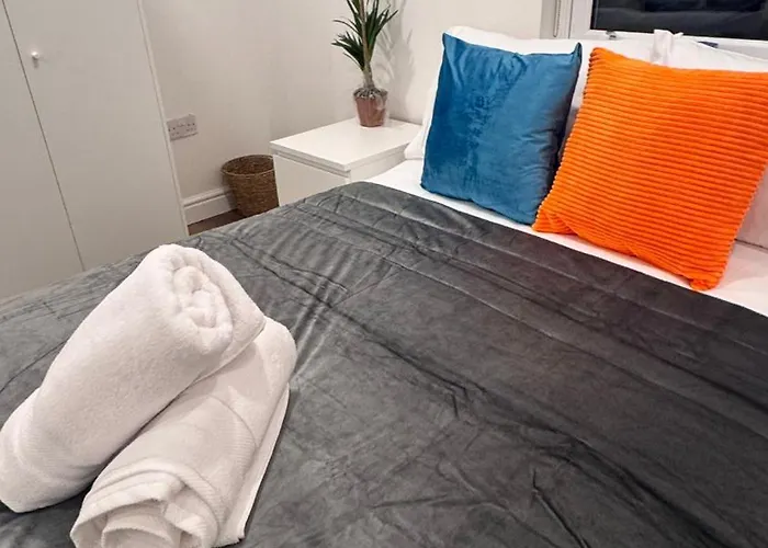 2 Bedroom 2 Bth Deluxe Suite, Netflix Games, Near Putney Station, Fulham And Wimbledon, Ideal For Business And Relocator Stays