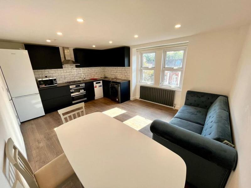 2 Bedroom 2 Bth Deluxe Suite, Netflix Games, Near Putney Station, Fulham And Wimbledon, Ideal For Business And Relocator Londra